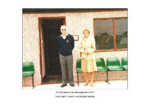 Margaret Jackson opens the current changing rooms with Haighy - 1989